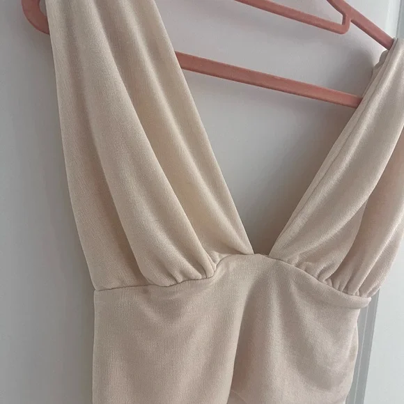 Elegant Cream Sleeveless Crop Top - Picture 3 of 7